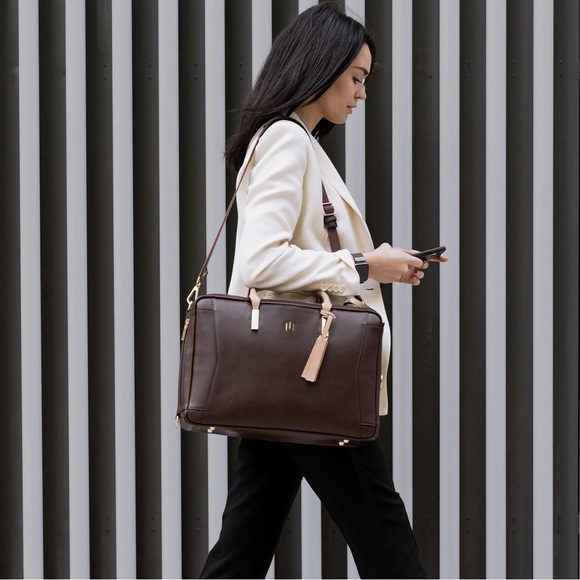 GORGEOUS La Mansio Italian Premium Leather bag - retails for $440, NWT and RARE! - Picture 10 of 12